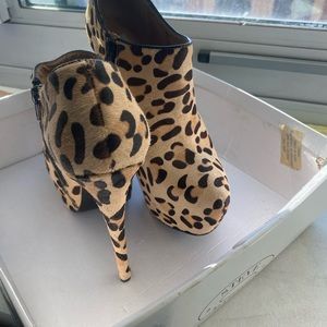 A beautiful pair of ladies stiletto heels size 9.5 made of Real Fur